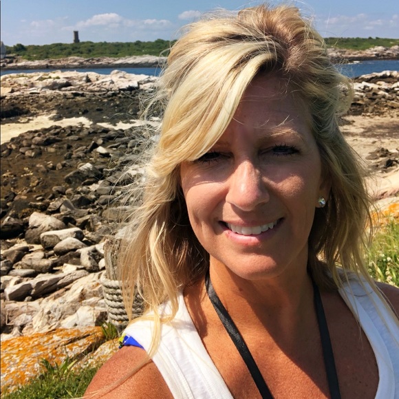 Meet your Posher, Melissa - Picture 2 of 2